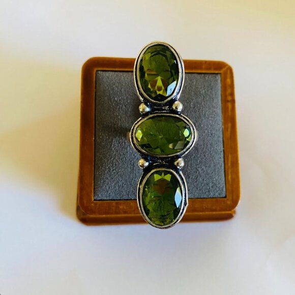 Genuine 3-Stone Peridot 925 Silver Ring - Size 7 - Picture 5 of 6